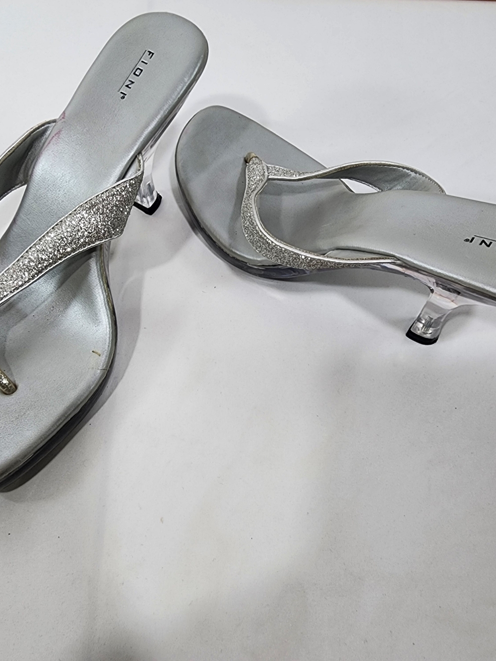 Fioni Womens Silver Flipflops Light up Open Toe Stiletto Heel Sandals 7.5 Tested